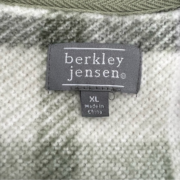 Berkley Jensen Green and White Plaid Jacket - Picture 3 of 4